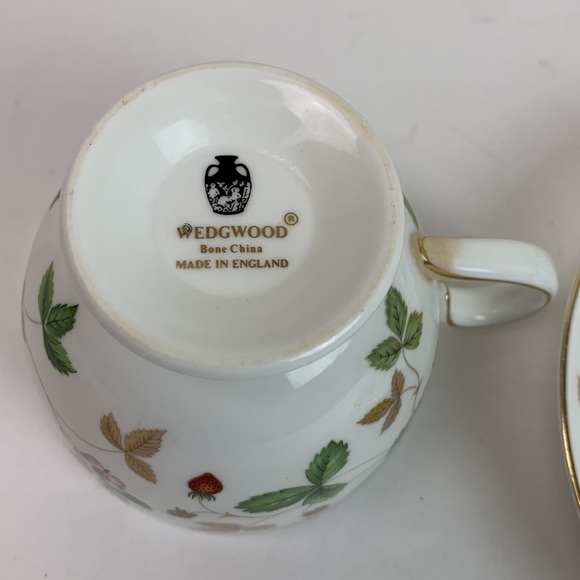 Wedgewood bone china tea / coffee cup & saucer set, Wild Strawberry EUC - Picture 6 of 10